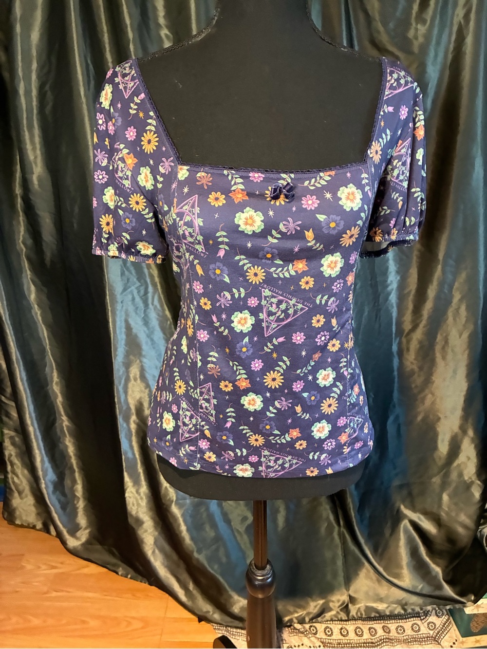 Harry Potter Women's Short Sleeve Deathly Hallows Purple/Navy Floral Top Size L